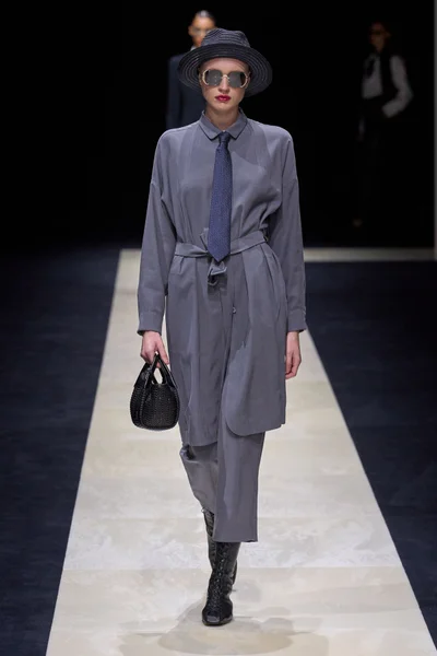 Look 10